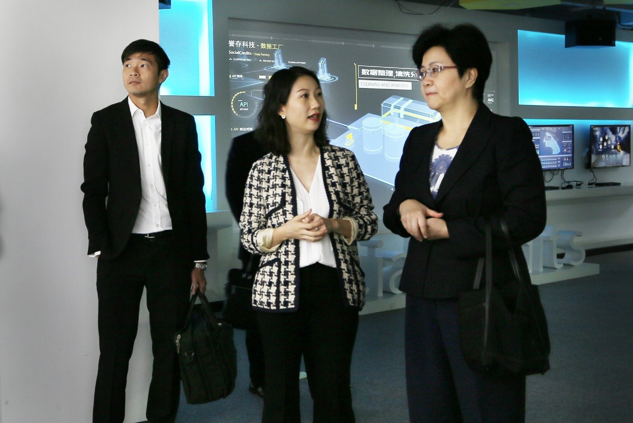 3-新加坡政府高层莅临誉存科技交流.jpg 3-新加坡政府高层莅临誉存科技交流.jpg